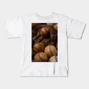 Weathered Old Lovely Mitt Kids T-Shirt